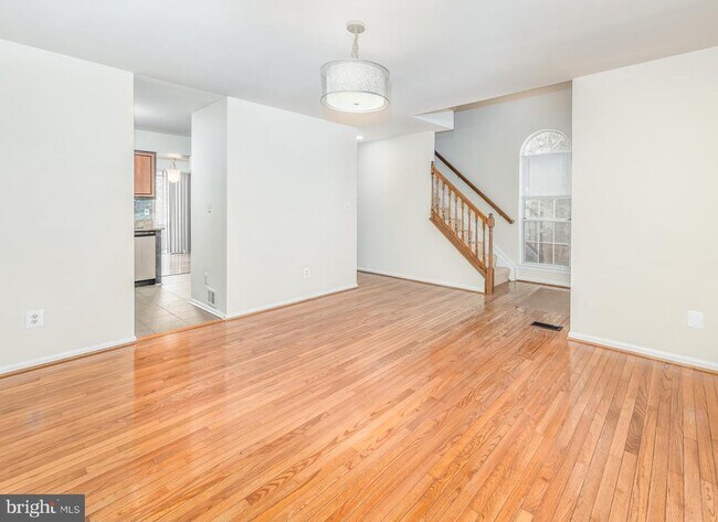 6145 Stonepath Cir in Centreville, VA - Building Photo - Building Photo