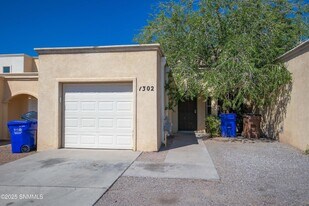 1302 S Triviz Dr in Las Cruces, NM - Building Photo