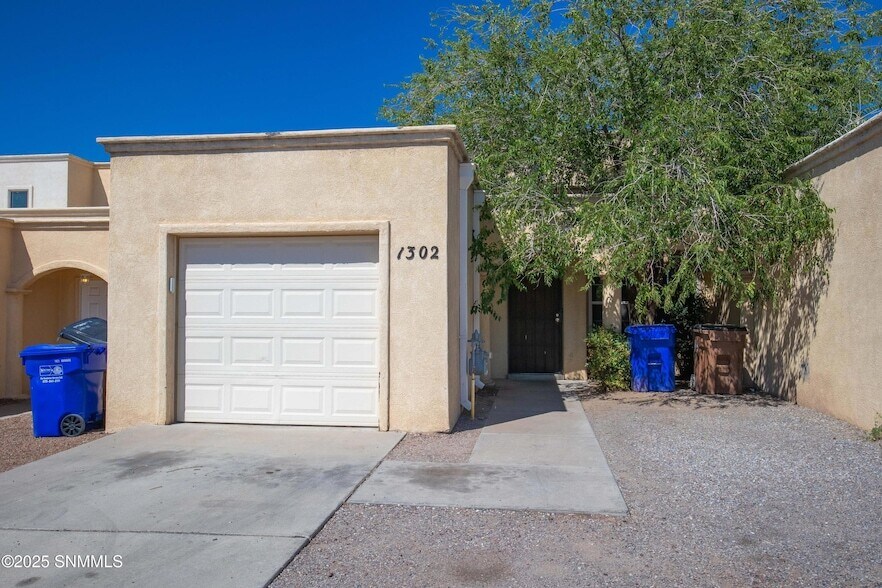1302 S Triviz Dr in Las Cruces, NM - Building Photo