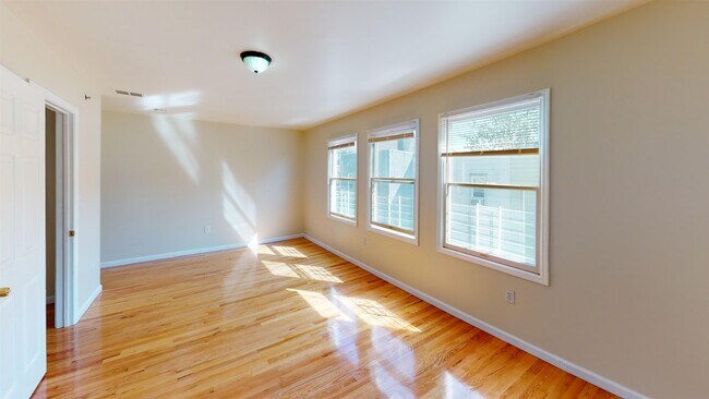 57 Washburn St in Jersey City, NJ - Building Photo - Building Photo