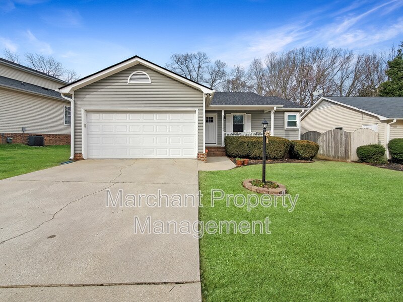 117 Charmar Way in Taylors, SC - Building Photo