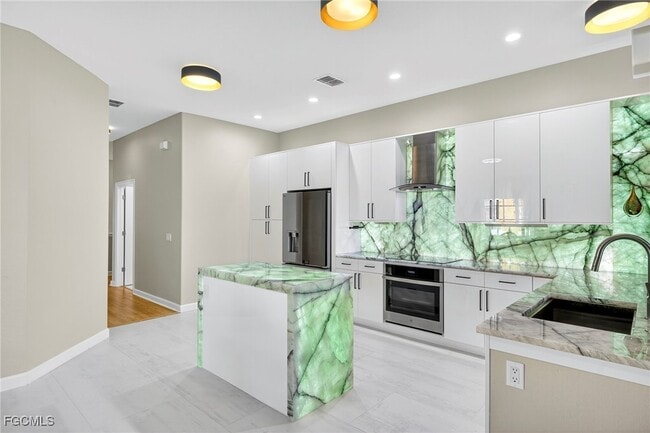 8625 Via Rapallo Dr