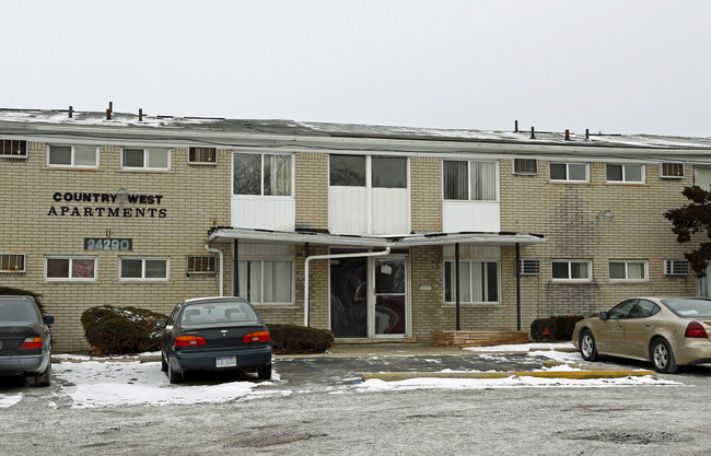 Courtyard Apartments in Detroit, MI - Building Photo - Building Photo