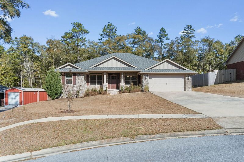 2402 Genevieve Way in Crestview, FL - Building Photo