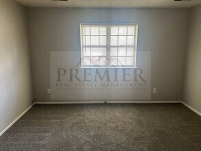 240 W Kump Ave in Bonner Springs, KS - Building Photo - Building Photo