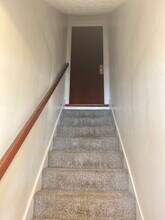5168 Highview Dr, Unit 2 Duplex in Cincinnati, OH - Foto de edificio - Building Photo
