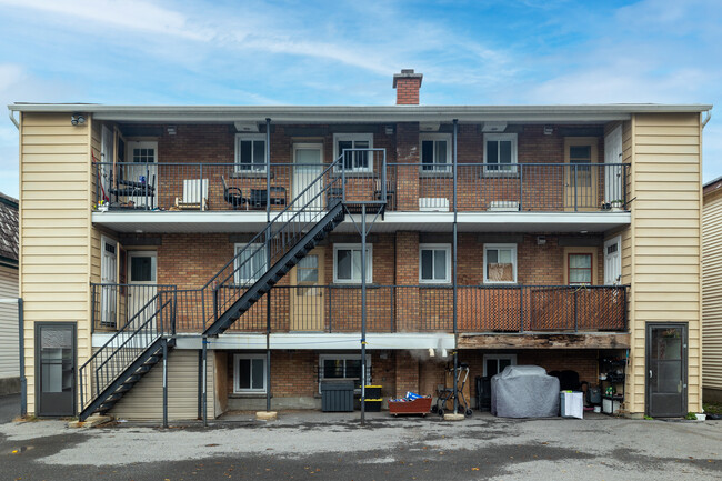 308 Cyr Ave in Ottawa, ON - Building Photo - Building Photo