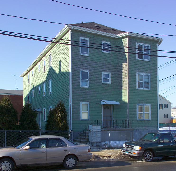 693-705 Rodman St in Fall River, MA - Foto de edificio