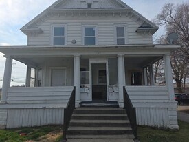 536 E Center St in Warsaw, IN - Building Photo