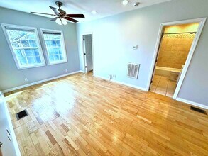 1011 Maynor St, Unit B in Nashville, TN - Foto de edificio - Building Photo