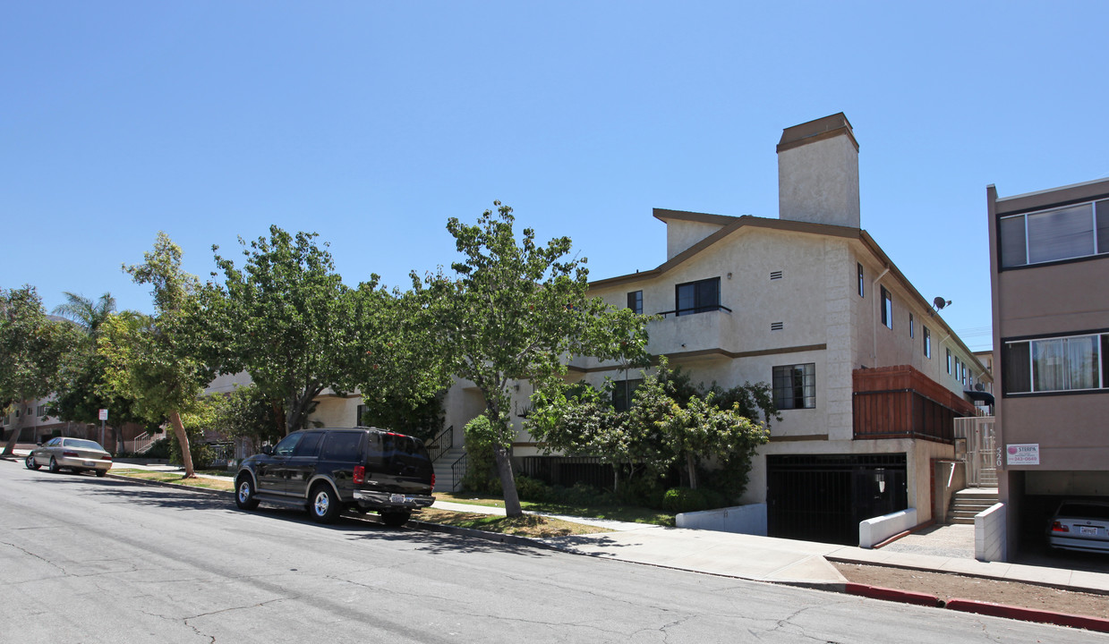 536 E Tujunga Ave in Burbank, CA - Building Photo