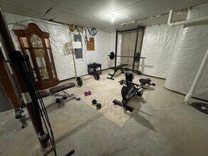 4434 Honey Bee Rdg, Unit Private Basement Area in Des Moines, IA - Building Photo - Building Photo