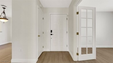 8452 Boseck Dr in Las Vegas, NV - Foto de edificio - Building Photo