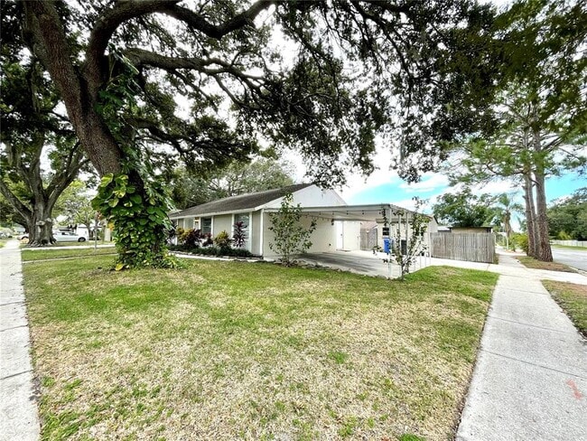 3301 Russett Dr in Tampa, FL - Building Photo - Building Photo