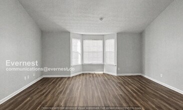 2410 Lafortune Dr in Decatur, GA - Foto de edificio - Building Photo