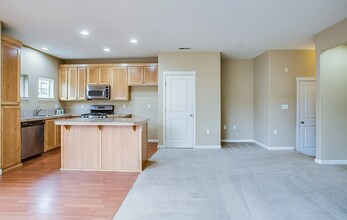 22832 SW Forest Creek Dr in Sherwood, OR - Foto de edificio - Building Photo