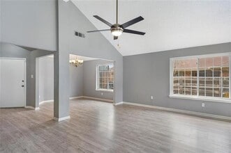 10243 Oak Branch Ln in Dallas, TX - Building Photo - Building Photo