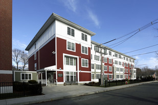 Brown School Residences in Peabody, MA - Foto de edificio - Building Photo