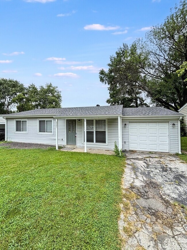 2821 Sugar Tree Ln in Maryland Heights, MO - Building Photo - Building Photo