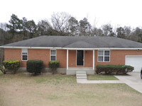 3881 Crest Dr in Hephzibah, GA - Foto de edificio - Building Photo