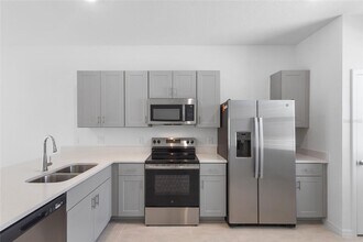 3094 Skyline Lp in Kissimmee, FL - Building Photo - Building Photo