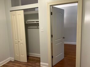 2341 N Commonwealth Ave, Unit #412 Studio in Chicago, IL - Foto de edificio - Building Photo