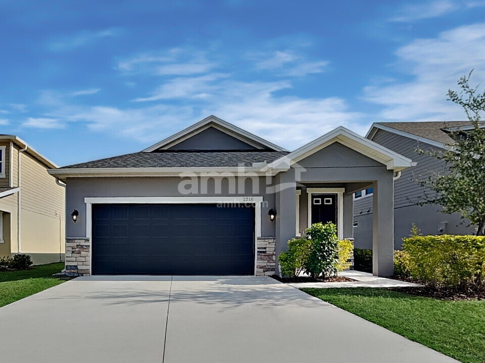 2216 Saffron Walden Dr in Plant City, FL - Building Photo