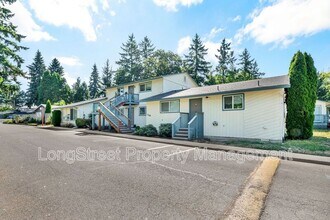 11355 SW Greenburg Rd in Portland, OR - Building Photo - Building Photo