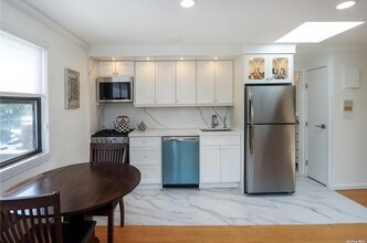 7 Bond St in Great Neck, NY - Building Photo - Building Photo