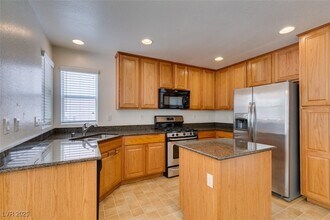2831 Kinknockie Way in Henderson, NV - Building Photo - Building Photo