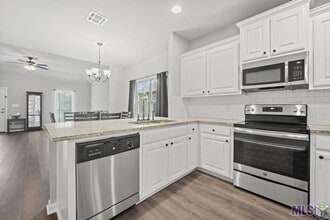 692 Pine Hollow Dr in Gonzales, LA - Building Photo - Building Photo