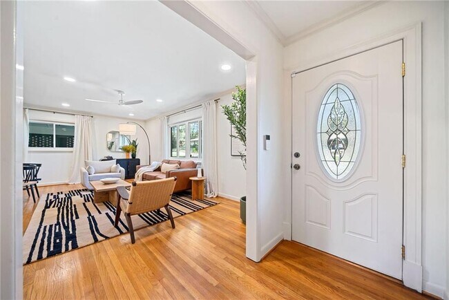 1749 N Holly Ln NE in Atlanta, GA - Building Photo - Building Photo