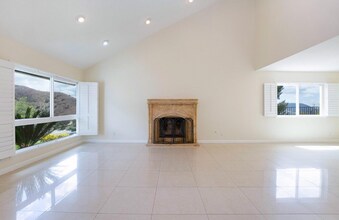 2735 Joaquin Dr in Burbank, CA - Foto de edificio - Building Photo