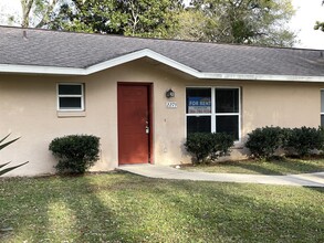2273 Granada Dr in South Daytona, FL - Building Photo - Building Photo