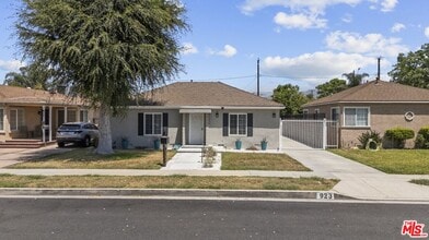 923 W Orange Grove Ave in Burbank, CA - Building Photo - Building Photo