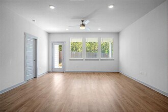 10513 Sprinkle Cutoff Rd in Austin, TX - Building Photo - Building Photo