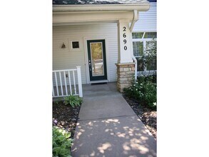 2690 Pinkspire Ln E in Maplewood, MN - Building Photo - Building Photo