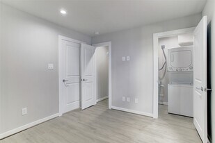645 E 11th 1/2 St in Houston, TX - Building Photo