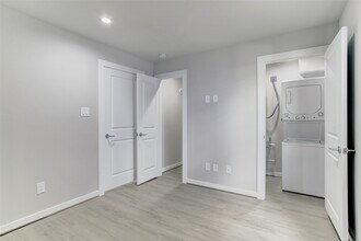 645 E 11th 1/2 St in Houston, TX - Building Photo - Building Photo
