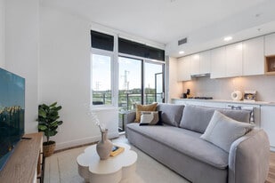 4433 Alaska St in Burnaby, BC - Building Photo