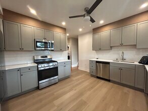 66 Perthshire Rd, Unit 1 in Boston, MA - Building Photo - Building Photo