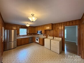 1521 Woodhill Ln in Charlotte, NC - Building Photo - Building Photo