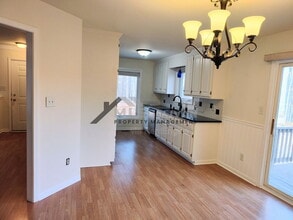 312 Lakeshore Dr in Hillsborough, NC - Building Photo - Building Photo