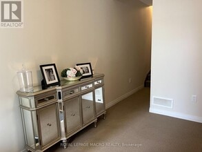 12 Workman Ln in Hamilton, ON - Building Photo - Building Photo