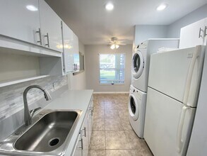 1100 Boxwood Dr in Delray Beach, FL - Building Photo - Building Photo