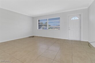 1200 Hilltop Dr in Naples, FL - Building Photo - Building Photo
