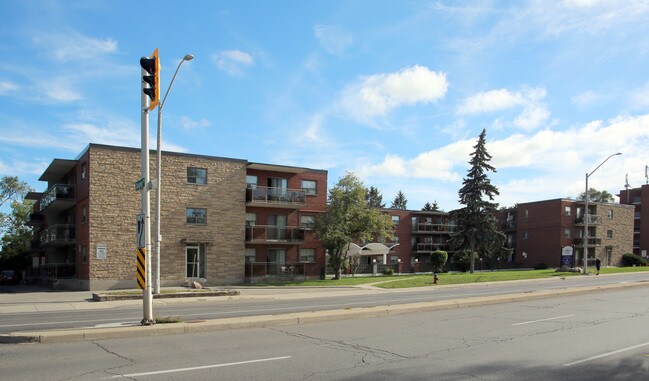 Centennial Court Apartments in Hamilton, ON - Building Photo - Building Photo