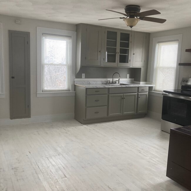 70 Hedley Ave, Unit 70 Hedley Avenue in Johnston, RI - Building Photo - Building Photo