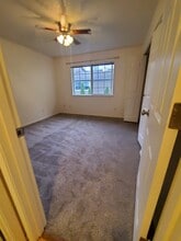 3757 SE Milwaukie Ave, Unit 4 in Portland, OR - Building Photo - Building Photo