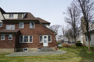 16 Bon Air Ave in New Rochelle, NY - Building Photo - Building Photo